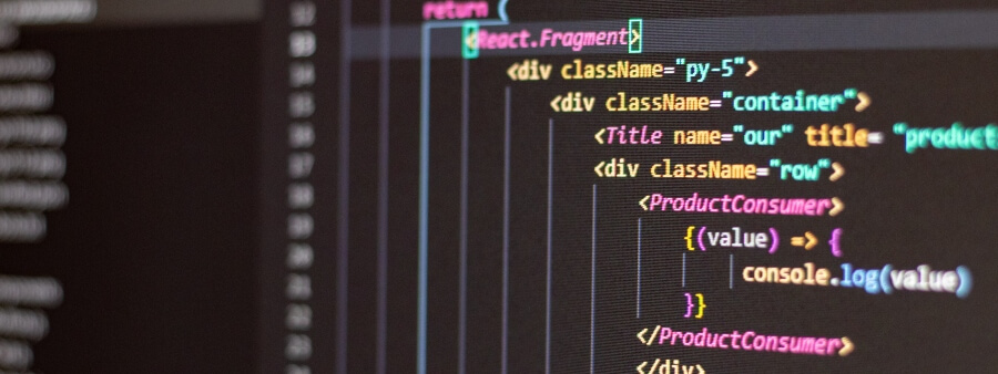 algoritmo: imagem de códigos de programação em tela de computador