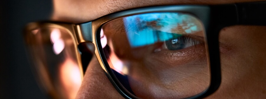 hiperfoco: imagem de homem usando óculos