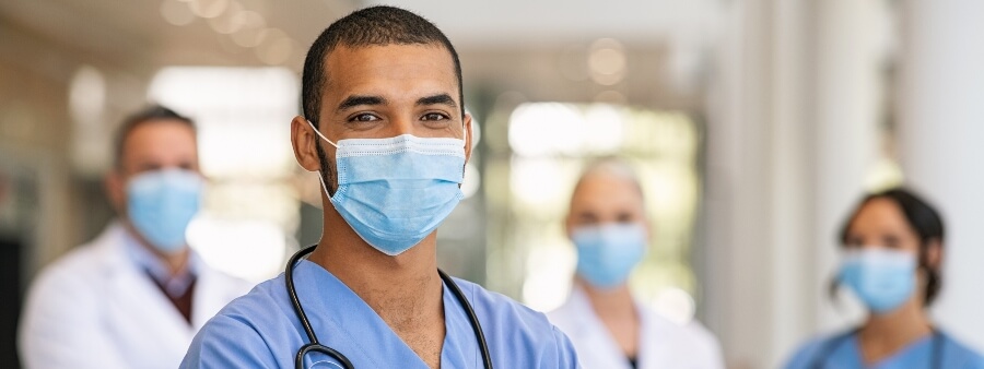 Medicina e Segurança do Trabalho: médicos usando máscara