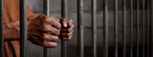 Criminologia clínica: pessoa presa em cela