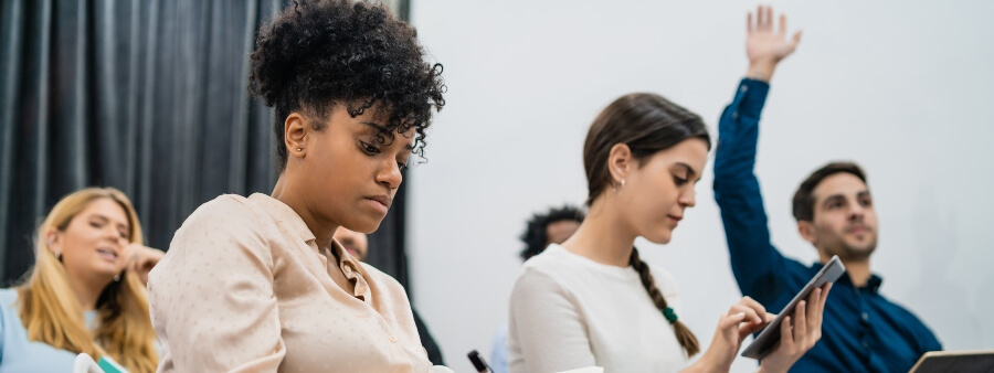 rescisão do contrato de síndico profissional: pessoas em assembleia